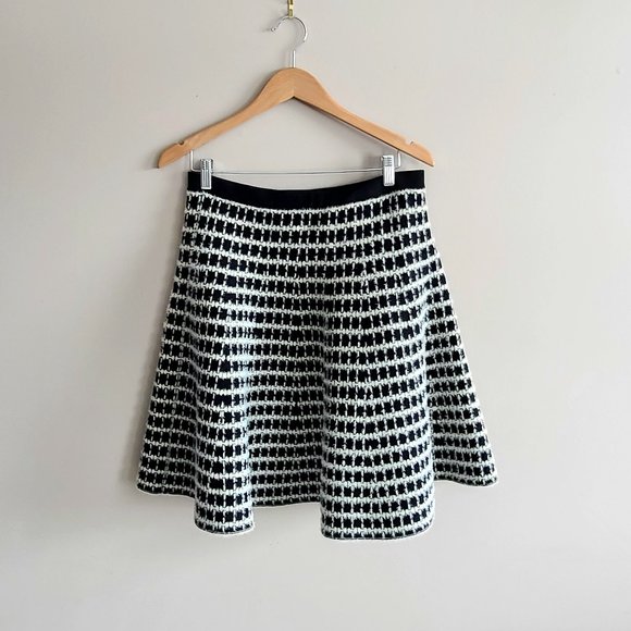 Premise black and beige fuzzy warm skirt. - Picture 1 of 11